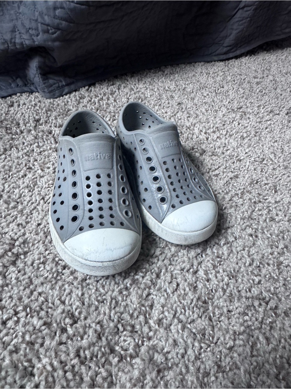 Native Kids Water Shoes Jefferson Slip-On in Light Gray and White